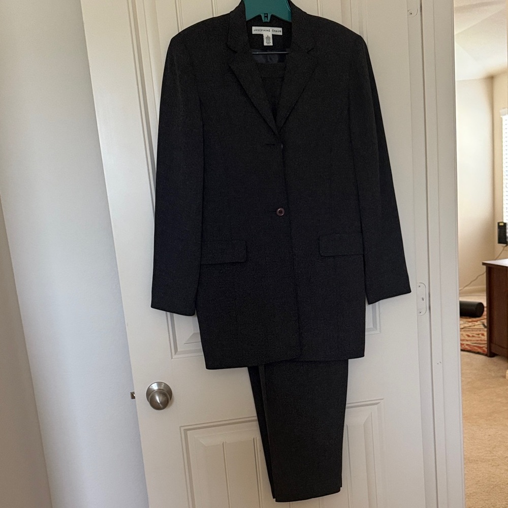 ✨Vintage✨ Josephine Chaus Charcoal Gray Suit